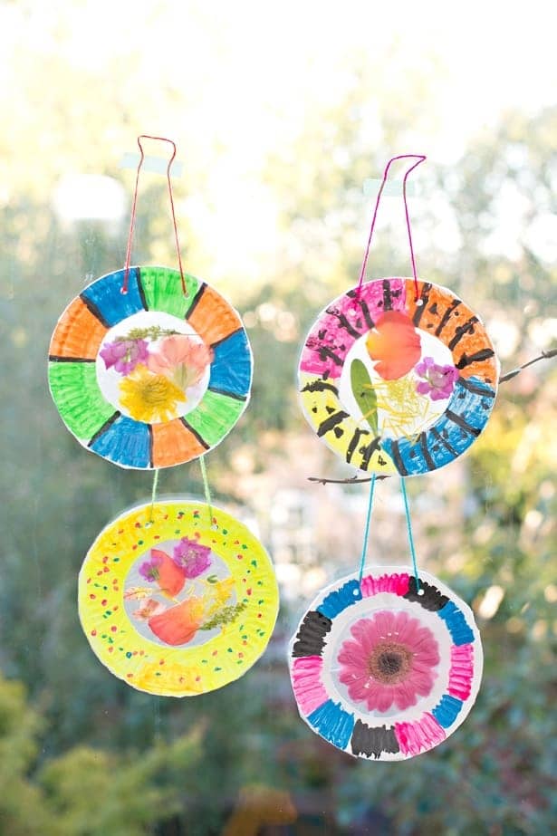 COLORFUL AND EASY FLOWER SUNCATCHER CRAFT